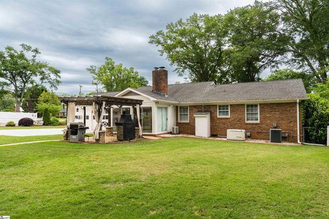 108 Ridgeway Drive, Spartanburg, SC 29301
