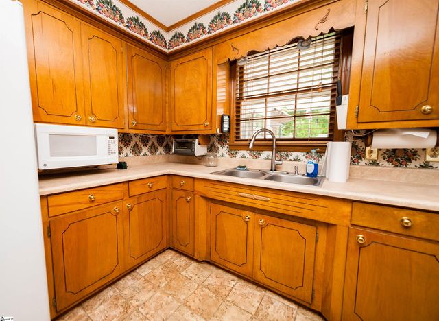 108 Ridgeway Drive, Spartanburg, SC 29301