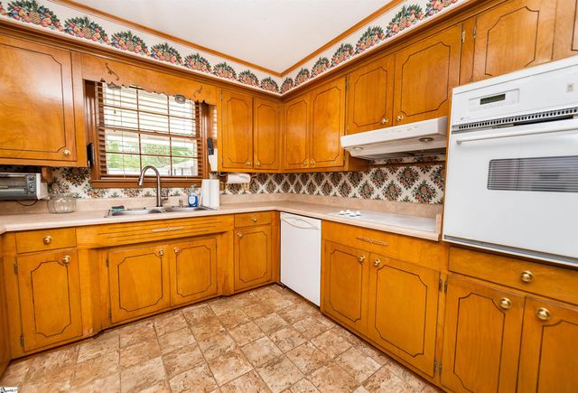 108 Ridgeway Drive, Spartanburg, SC 29301