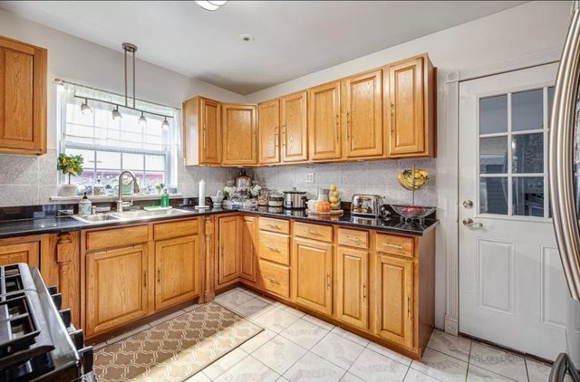 6800 N Knox Avenue, Lincolnwood, IL 60712