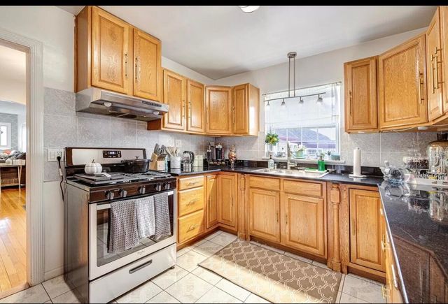 6800 N Knox Avenue, Lincolnwood, IL 60712