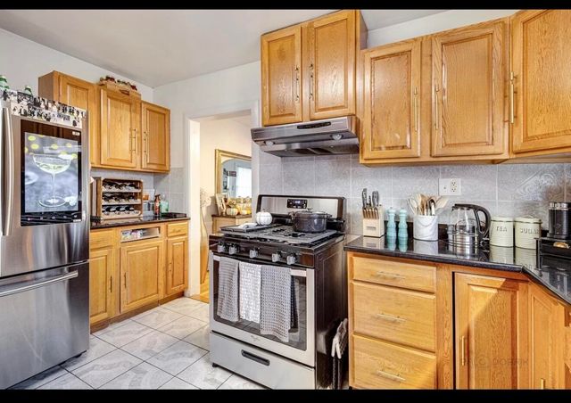 6800 N Knox Avenue, Lincolnwood, IL 60712