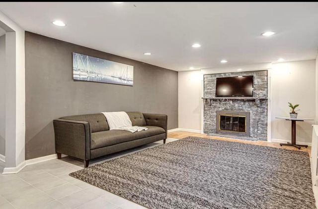 6800 N Knox Avenue, Lincolnwood, IL 60712