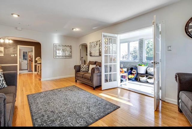 6800 N Knox Avenue, Lincolnwood, IL 60712
