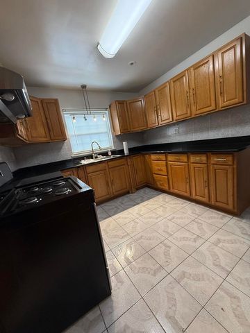 6800 N Knox Avenue, Lincolnwood, IL 60712