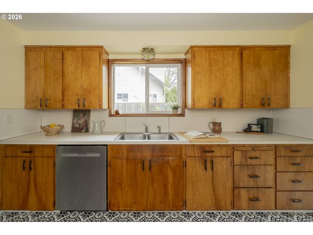 11826 Se HAROLD St, Portland, OR 97266