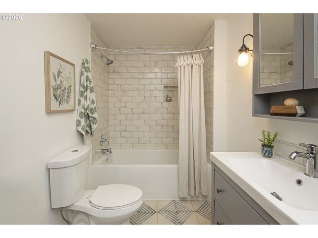 11826 Se HAROLD St, Portland, OR 97266