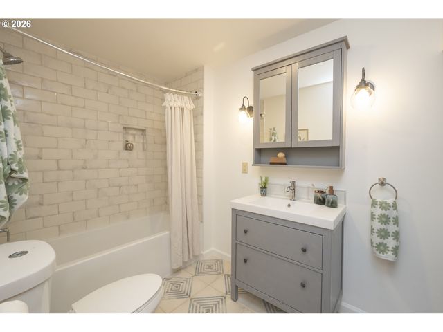 11826 Se HAROLD St, Portland, OR 97266