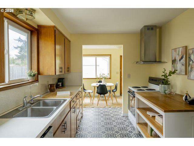 11826 Se HAROLD St, Portland, OR 97266