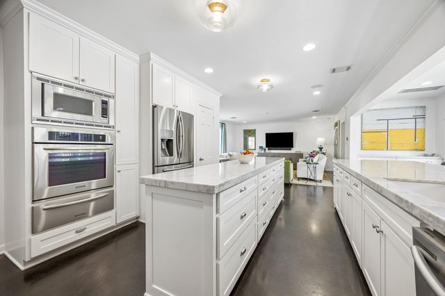 6123 Riverview Way, Houston, TX 77057