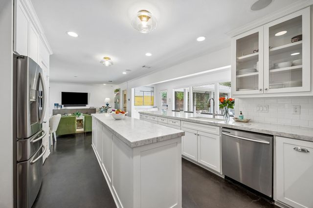 6123 Riverview Way, Houston, TX 77057