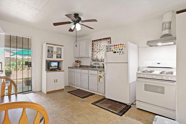 2337 E Alpine Ave, Stockton, CA 95205