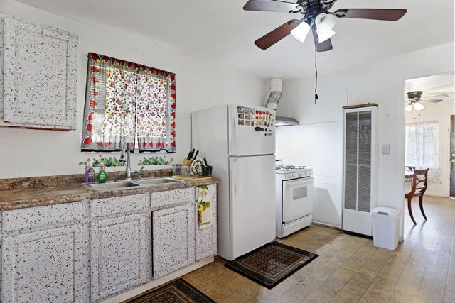 2337 E Alpine Ave, Stockton, CA 95205