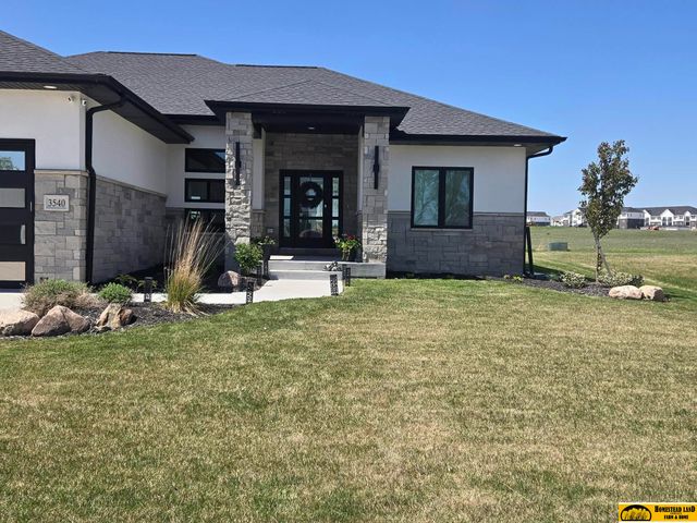 3540 Tree Line Drive, Lincoln, NE 68516