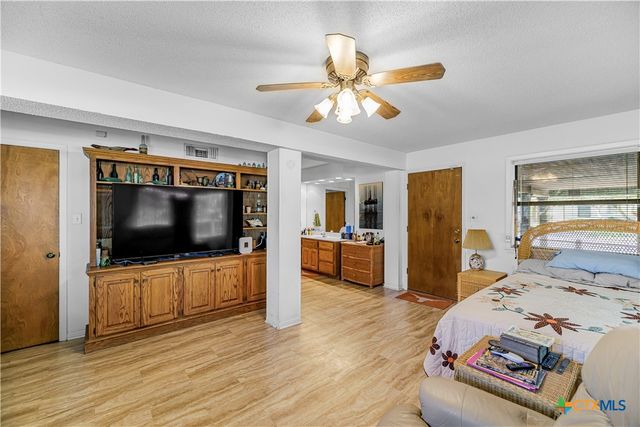 1401 W Main Street, Port O'connor, TX 77982