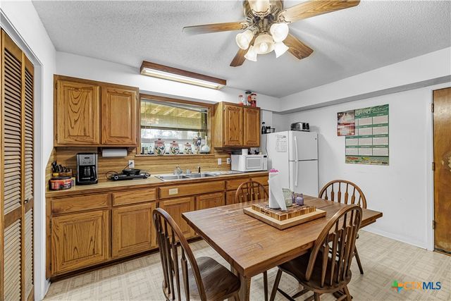 1401 W Main Street, Port O'connor, TX 77982