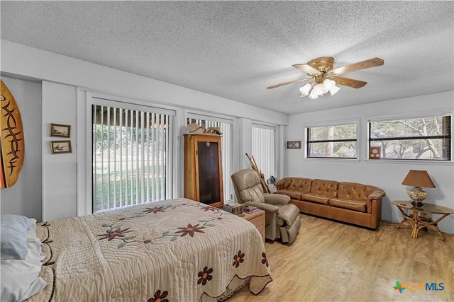 1401 W Main Street, Port O'connor, TX 77982