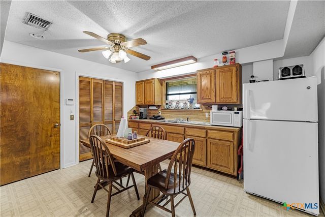 1401 W Main Street, Port O'connor, TX 77982