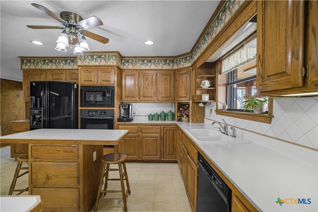 1401 W Main Street, Port O'connor, TX 77982