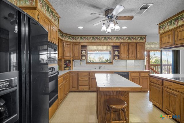 1401 W Main Street, Port O'connor, TX 77982