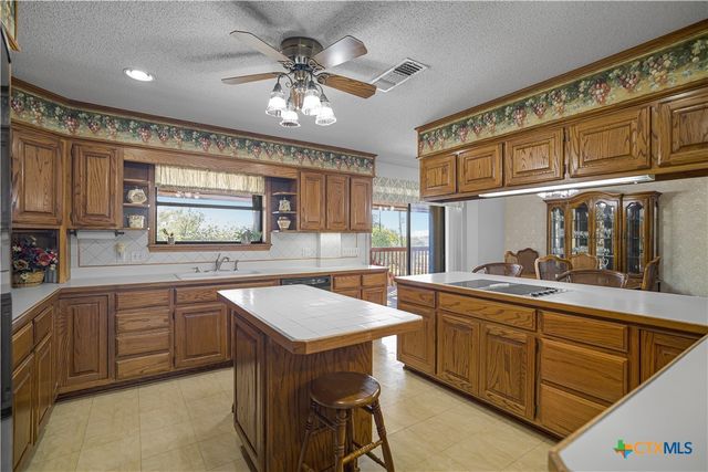 1401 W Main Street, Port O'connor, TX 77982