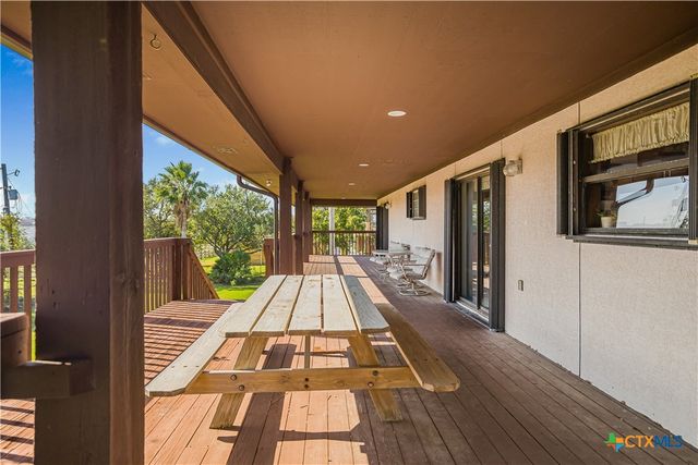 1401 W Main Street, Port O'connor, TX 77982