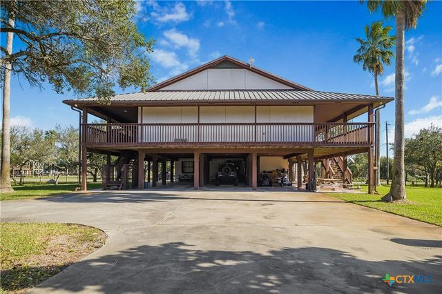 1401 W Main Street, Port O'connor, TX 77982