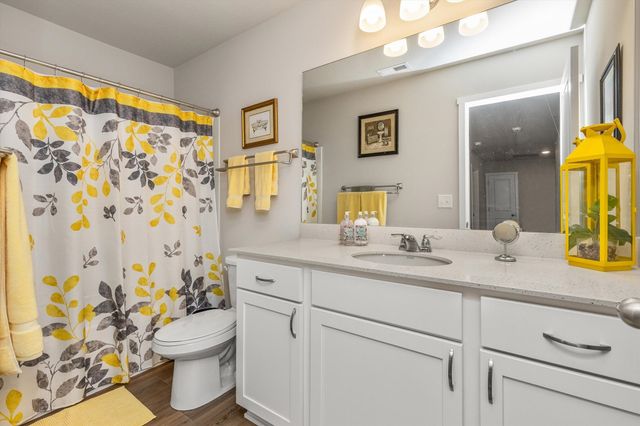 9536 Capstone Court, West Des Moines, IA 50266