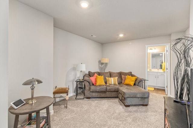 9536 Capstone Court, West Des Moines, IA 50266