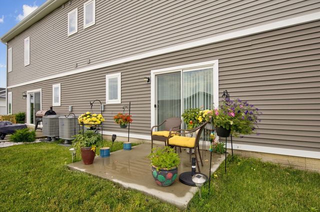 9536 Capstone Court, West Des Moines, IA 50266