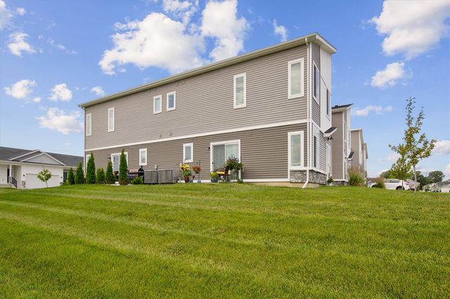 9536 Capstone Court, West Des Moines, IA 50266