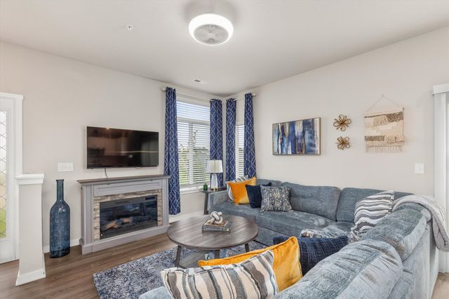 9536 Capstone Court, West Des Moines, IA 50266