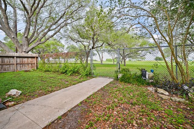 638 Retama Ave, Taft, TX 78390