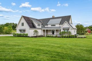 1 Cobtail Way, Bedford, NH 03110
