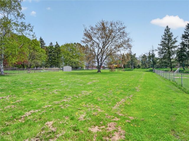51 Clearwater Circle, Greece, NY 14612