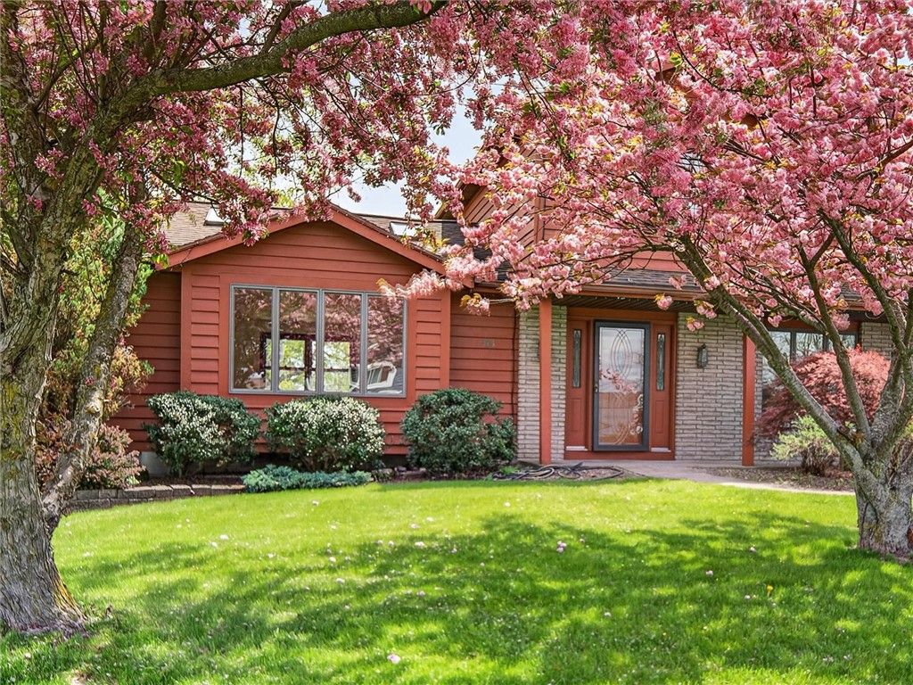 51 Clearwater Circle, Greece, NY 14612
