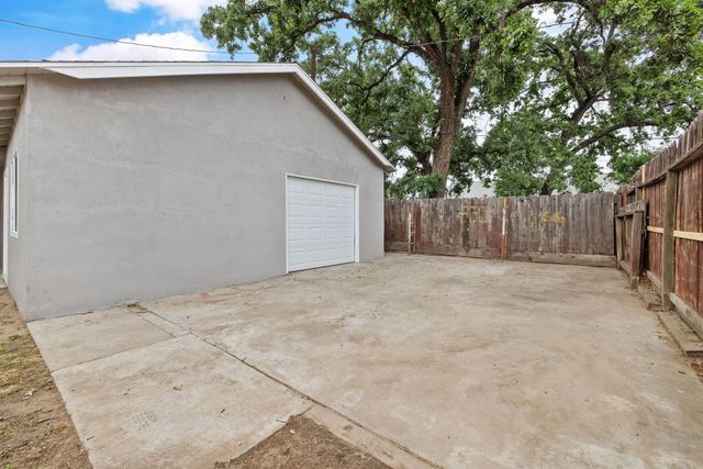 316 S D Street, Tulare, CA 93274