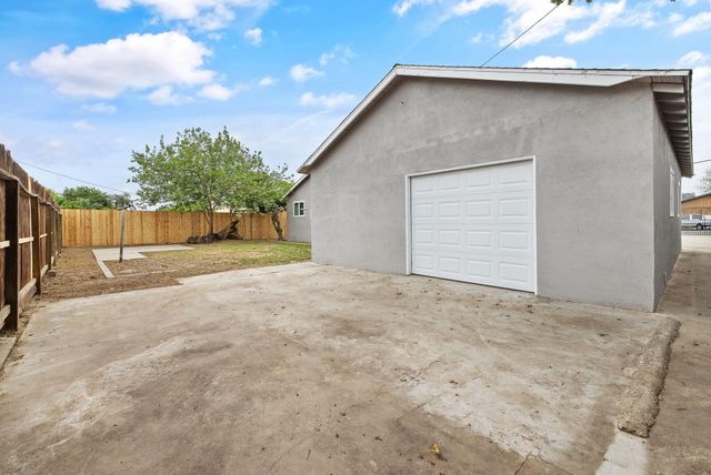 316 S D Street, Tulare, CA 93274