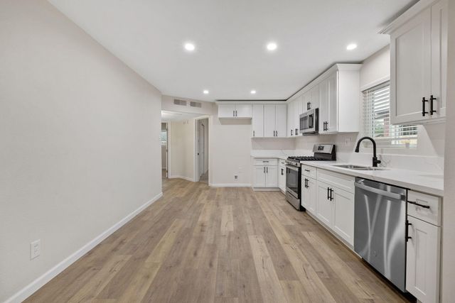 316 S D Street, Tulare, CA 93274