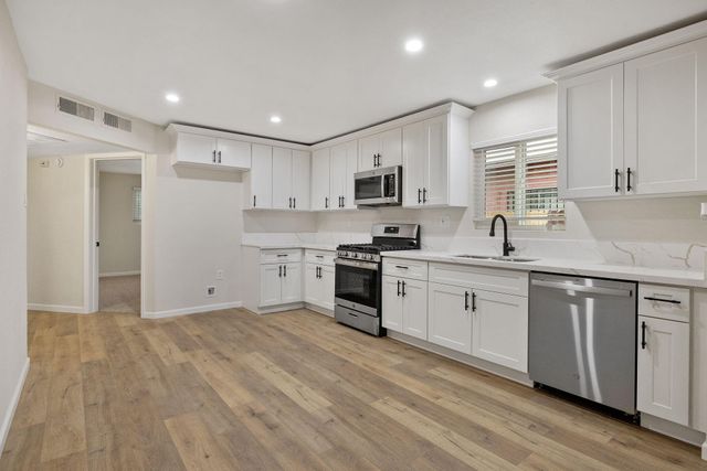 316 S D Street, Tulare, CA 93274