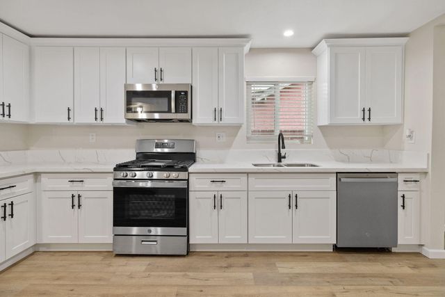 316 S D Street, Tulare, CA 93274