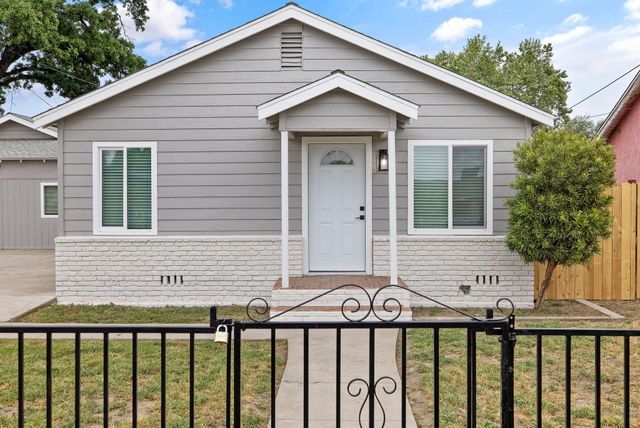 316 S D Street, Tulare, CA 93274