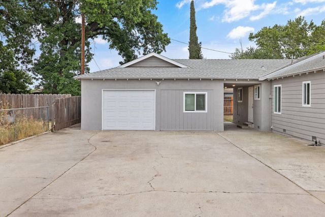 316 S D Street, Tulare, CA 93274