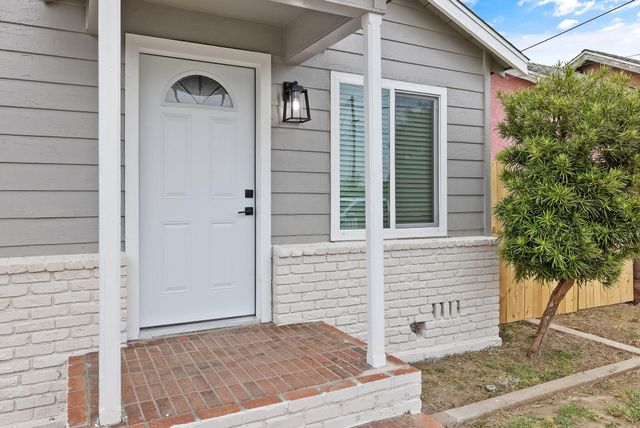 316 S D Street, Tulare, CA 93274