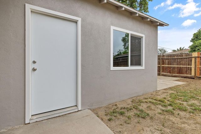 316 S D Street, Tulare, CA 93274