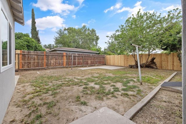 316 S D Street, Tulare, CA 93274