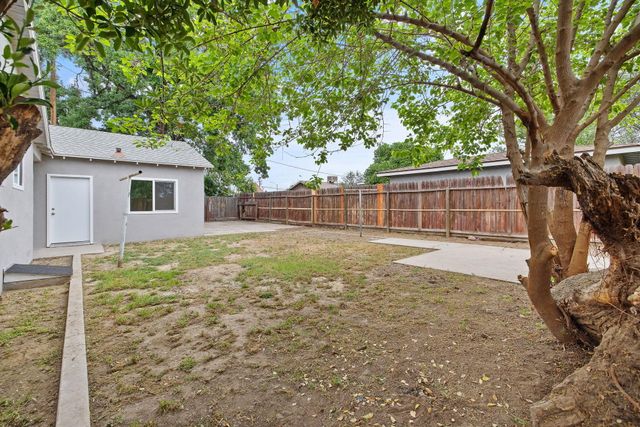 316 S D Street, Tulare, CA 93274