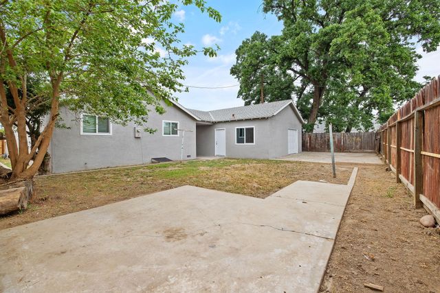 316 S D Street, Tulare, CA 93274