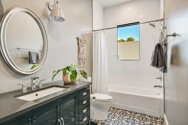 2011 Arpdale ST, Austin, TX 78704