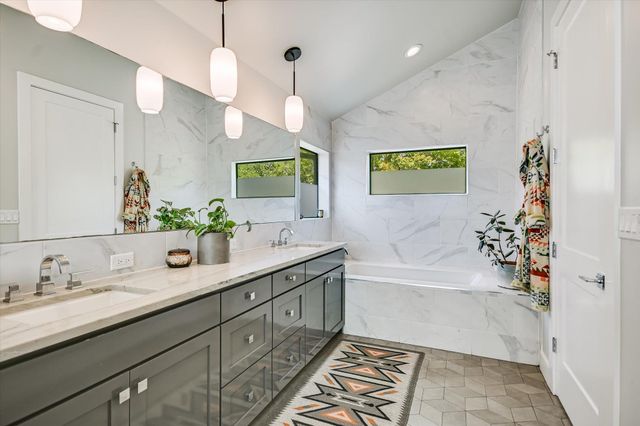 2011 Arpdale ST, Austin, TX 78704